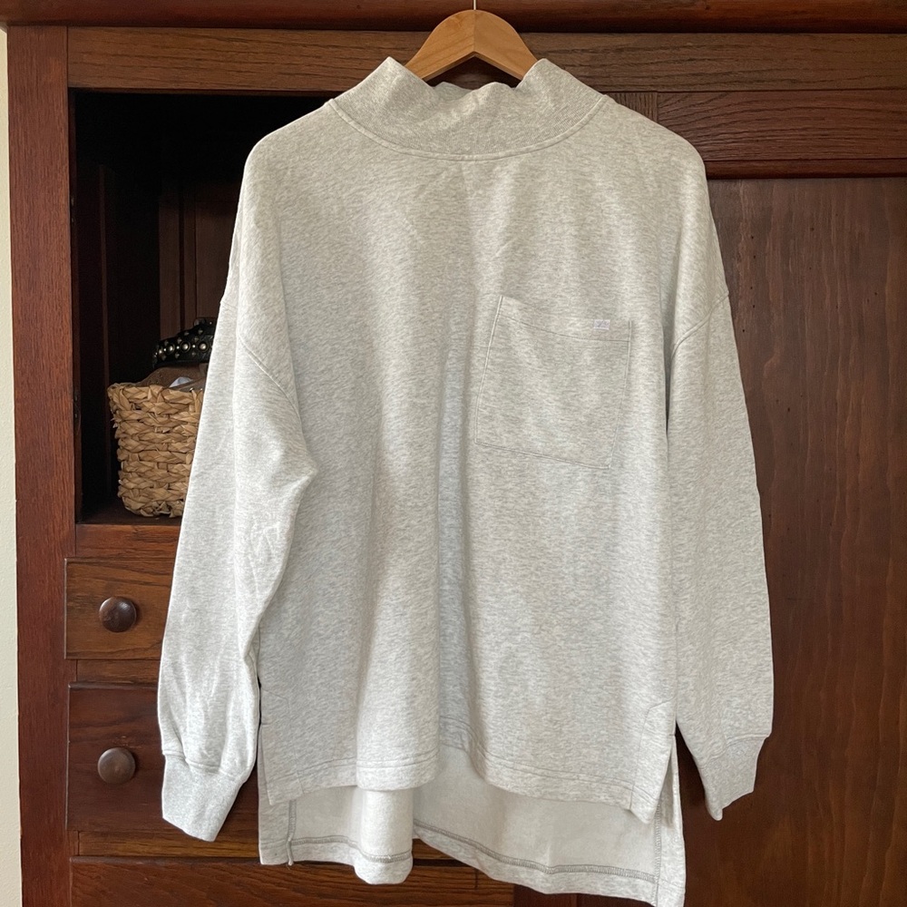 NWT Urban Outfitters Mockneck Sweatshirt Pull-over